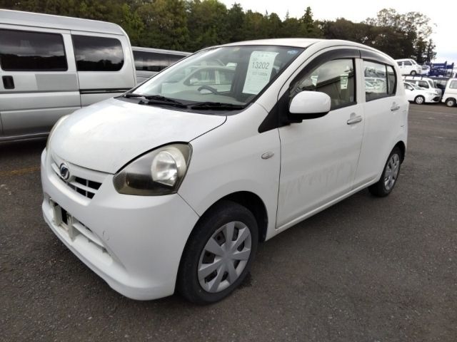 13202 Daihatsu Mira e s LA300S 2012 г. (LUM Tokyo Nyusatsu)